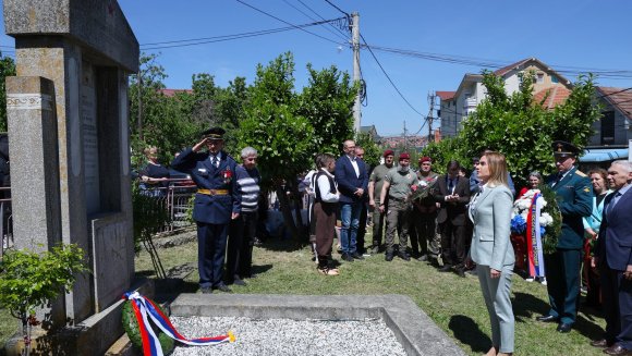 Први пут одата почаст руским и српским војницима у Калуђерици: Ђурђевић најавила реконструкцију спомен - обележја