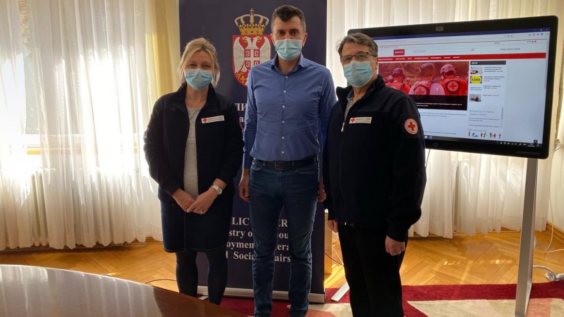 На иницијативу министра Ђорђевића Црвени крст донира 50500 пакета намирница Ромима