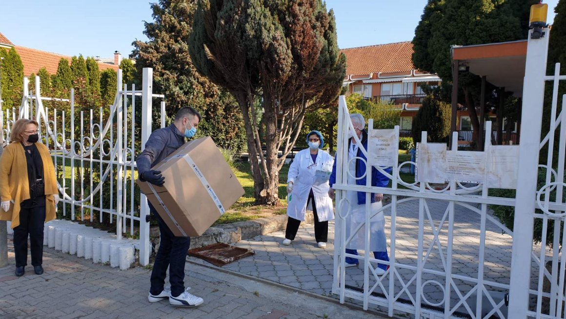 Ђорђевић доставио трајна заштитна одела установама социјалне заштите за смештај корисника на југу Србије
