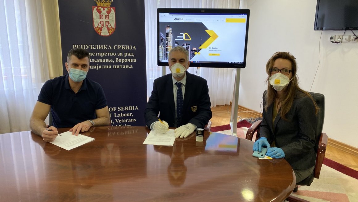 Заједничка борба против невидљивог непријатеља COVID-19