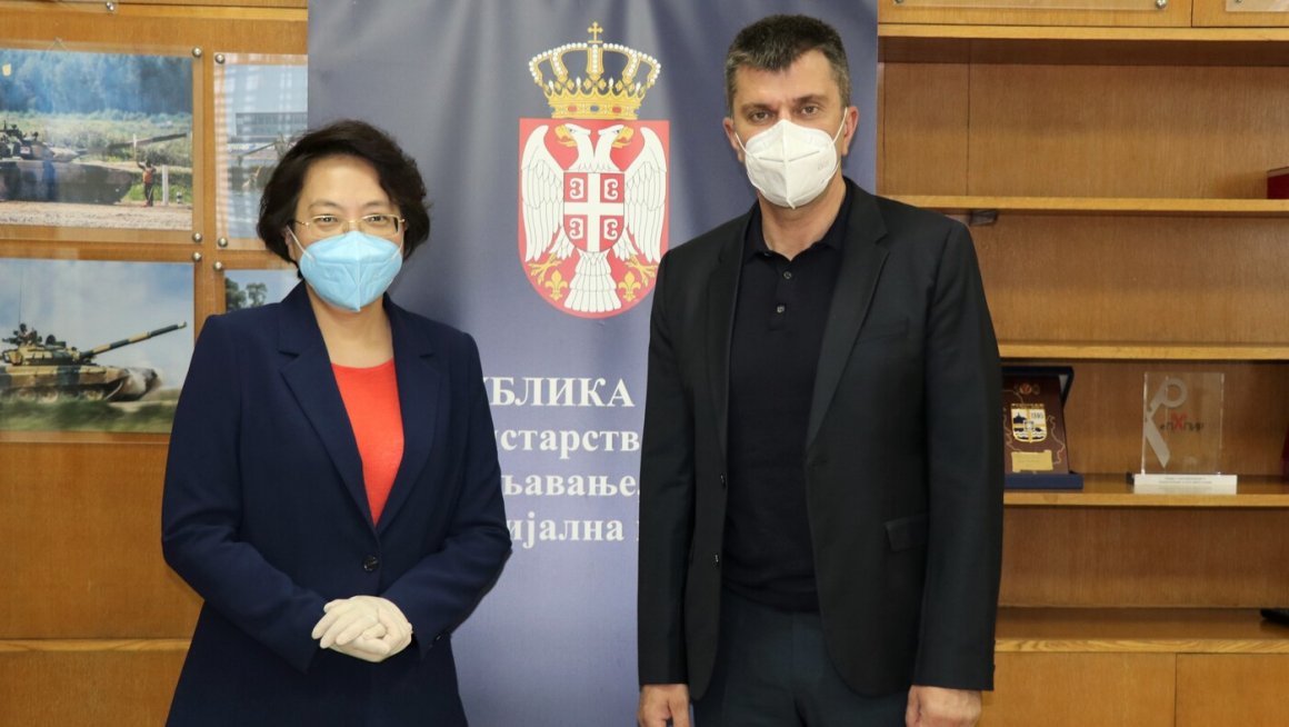 Министар Ђорђевић се састао са амбасадорком Кине Чен Бо: Подршка Србији у борби против вируса COVID-19 је од великог значаја