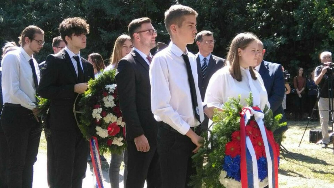 Свечано откривен Споменик палим пољским пилотима у Сенти