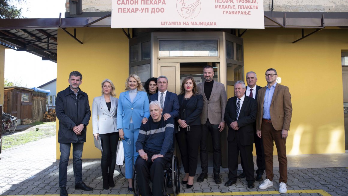 Министарка Кисић Тепавчевић обишла Удружење параплегичара и предузеће „Pehar up”
