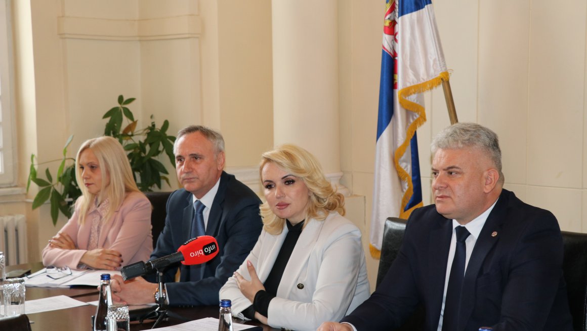 Одлуке и уговори о финансирању мера активне политике запошљавања за 30 послодаваца у Топличком округу