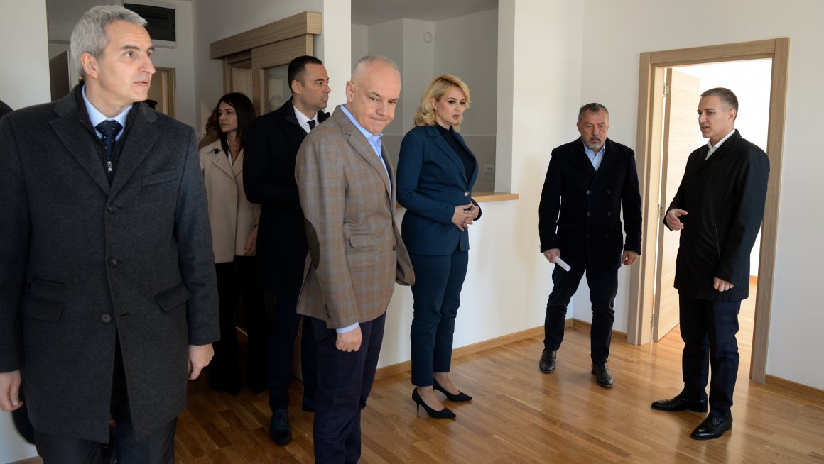 Министарка Кисић уручила кључеве станова припадницима снага безбедности