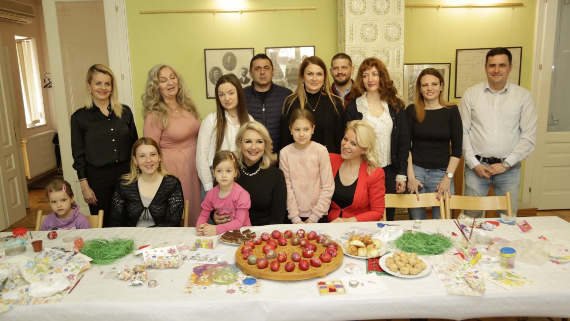 Министарка Кисић на ускршњој радионици Удружења жена „Сента“
