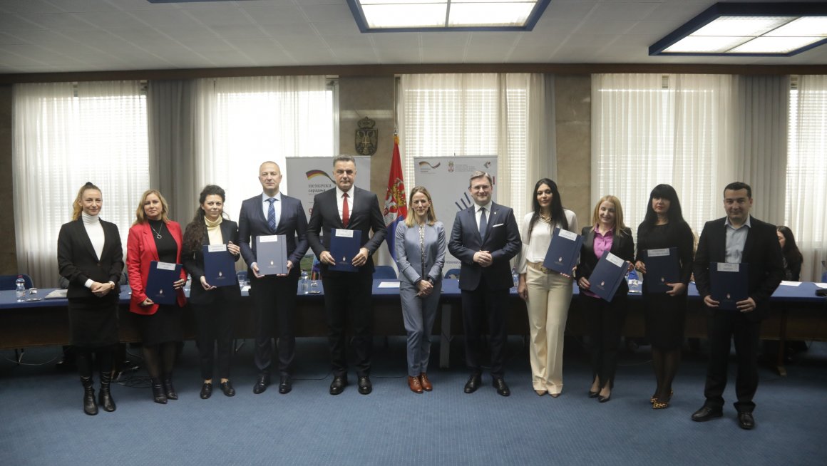 Подршка локалним самоуправама у запошљавању теже запошљивих незапослених лица