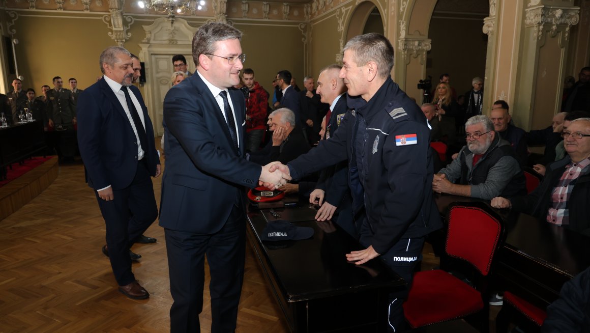 МИНИСТАР СЕЛАКОВИЋ ДОДЕЛИО БОРАЧКЕ ЛЕГИТИМАЦИЈЕ У ЗРЕЊАНИНУ