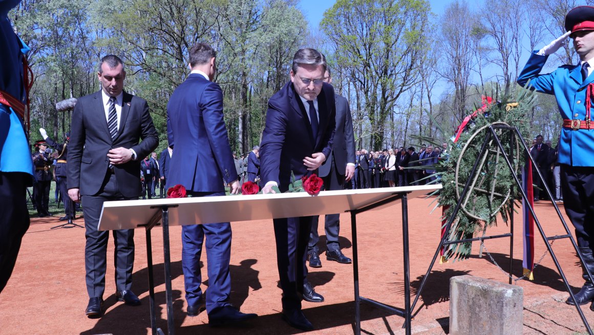 Министар Селаковић приуствовао обележавању Дана сећања на жртве усташког злочина геноцида у Концентрационом логору Јасеновац и његовом највећем стратишту Доња Градина