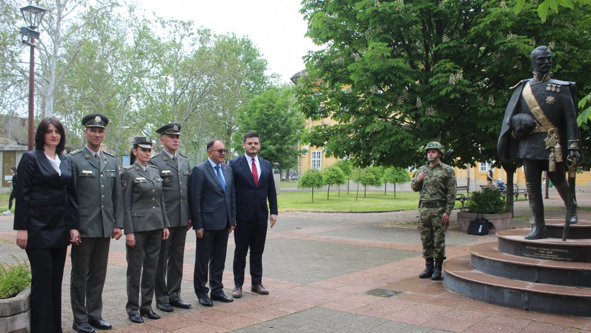 Делгација Министартсва положила венац на споменик војводи Шупљикцу