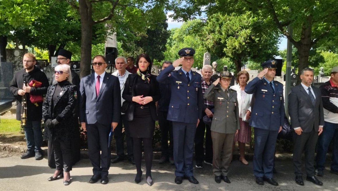 Поводом обележавања 106. годишњице смрти војводе Радомира Путника, државни секретар Министарства Зоран Антић, предводио је државну церемонију одавања државних почасти и полагања венаца на Новом гробљу. „Војвода Радомир Путник, рођен је 24. јануара 1847. године у Крагујевцу. Пошто је Радомиров деда Арсеније дошао са Косова и Метохије у околину Беле Цркве, ко год би га тада питао одакле долази, говорио би да је путник са Косова Тако је тој породици остао назив Путник“, истакао је државни секретар Антић на