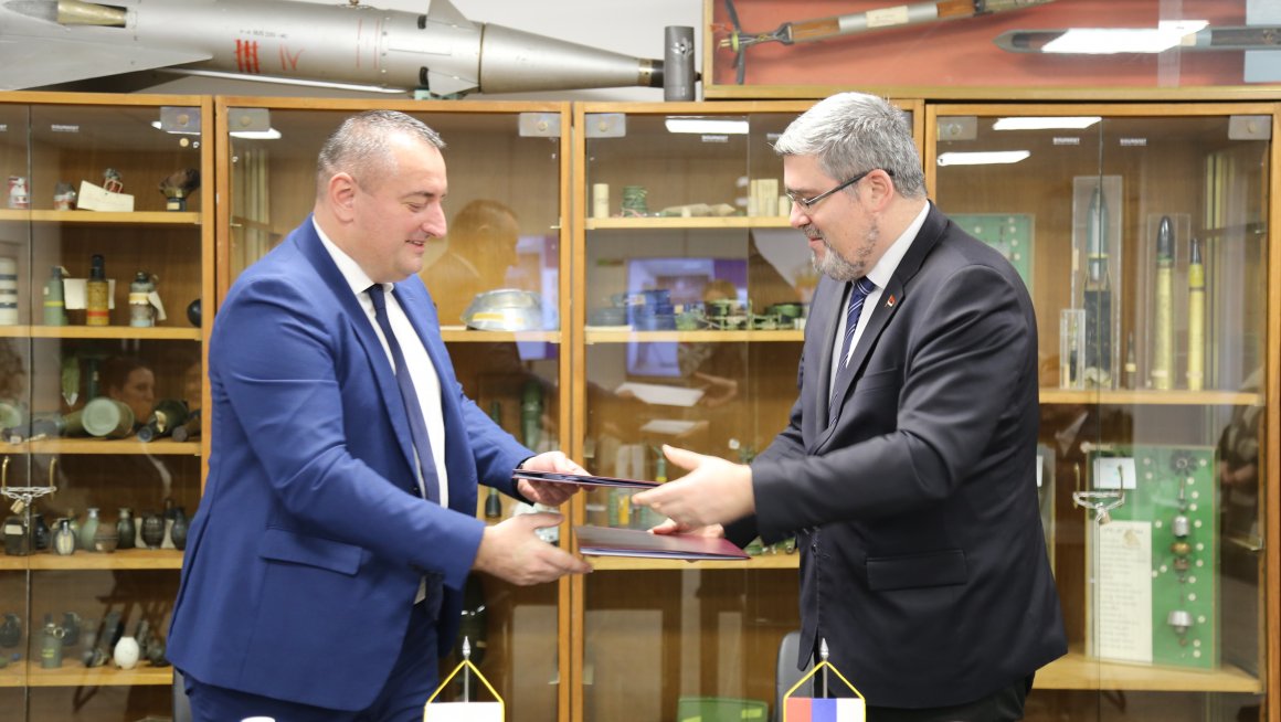 Министар Старовић потписао Споразум о сарадњи у области противминске делатности