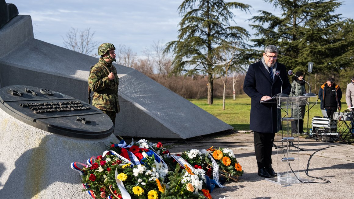 Старовић предводио церемонију Дана сећања на страдале Роне у Другом светском рату