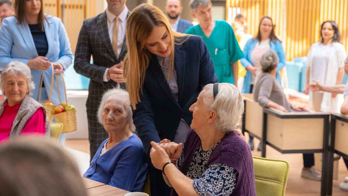 Министар Ђурђевић Стаменковски обишла Геронтолошки центар у Ваљеву