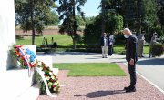 Ђорђевић положио венац на Споменик захвалности Француској поводом националног празника