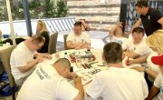 Кисић Тепавчевић са децом полазницима фудбалског кампа Деки 5