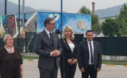 Председник Вучић и министарка Кисић Тепавчевић у фабрици „Teklas automotive“ у Владичином Хану