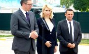Председник Вучић и министарка Кисић Тепавчевић у фабрици „Teklas automotive“ у Владичином Хану