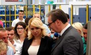 Председник Вучић и министарка Кисић Тепавчевић у фабрици „Teklas automotive“ у Владичином Хану