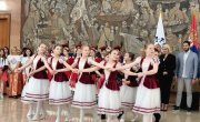 Министарка Кисић са децом – учесницима 53. Међународног сусрета деце Европе  - „Радост Европе“