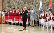 Министарка Кисић са децом – учесницима 53. Међународног сусрета деце Европе  - „Радост Европе“