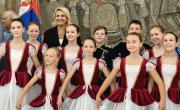 Министарка Кисић са децом – учесницима 53. Међународног сусрета деце Европе  - „Радост Европе“
