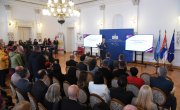 За мање од годину дана запослено 185.321 лицe