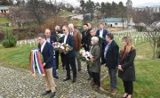 Министар Селаковић обишао Српско војничко гробље у Битољу