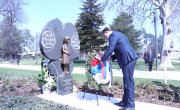 Министар Селаковић положио венац на Споменик деци страдалој у НАТО агресији
