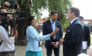 Министар Селаковић положио цвеће са  председницом Индије код споменика Махатми Гандију