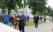Председник Народне скупштине Р. Србије Орлић  и министар Селаковић положили венац на Споменик херојима са Кошара