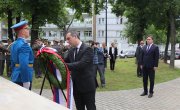 Председник Народне скупштине Р. Србије Орлић  и министар Селаковић положили венац на Споменик херојима са Кошара
