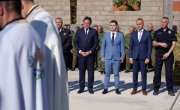 Дејан Антић на освећењу темеља Цркве у бази жандармерије у Алексинцу
