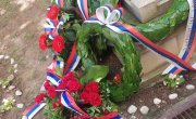 Министар Старовић положио венце поводом oбележавања 176. годишњице Мајске скупштине у Сремским Карловцима