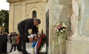 Министар Старовић одржао беседу на Свечаној академији поводом обележавања 110 година од страдања невиних грађана Шапца        Министар за рад, запошљавање, борачка и социјална питања Немања Старовић говорио је на Свечаној академији посвећеној страдању Шапчана у Првом светском рату, одржаној у цркви Светих апостола Петра и Павла.     Подсећајући да Први светски рат представља једну од најтрагичнијих епизода у модерној историји Европе, министар Старовић је истакао да су Србија и српски народ  као нико други п