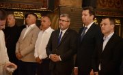 Министар Старовић одржао беседу на Свечаној академији поводом обележавања 110 година од страдања невиних грађана Шапца        Министар за рад, запошљавање, борачка и социјална питања Немања Старовић говорио је на Свечаној академији посвећеној страдању Шапчана у Првом светском рату, одржаној у цркви Светих апостола Петра и Павла.     Подсећајући да Први светски рат представља једну од најтрагичнијих епизода у модерној историји Европе, министар Старовић је истакао да су Србија и српски народ  као нико други п