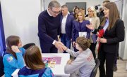 Председник Вучић обишао Инклузивно-едукативни центар у Алибунару