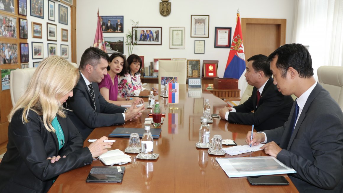 Министар Ђорђевић са новим амбасадором Вијетнама Данг Тран Фонгом