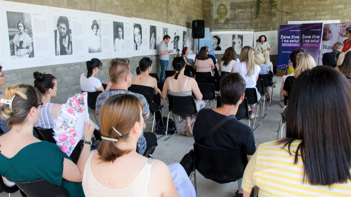 Представљена изложба „Двадесет знаменитих жена из Србије чији су профили и биографије објављени на Википедији“ у оквиру кампање „Жене живе и на селу“ у Сремској Митровици