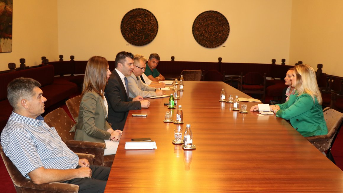 Трудницама и породиљама лакши начин за пријаву послодаваца који им ускраћују права