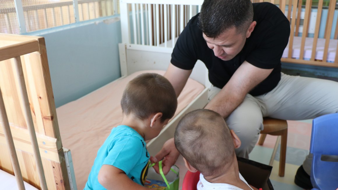 Министар Ђорђевић обишао напуштено дете из Вишњице