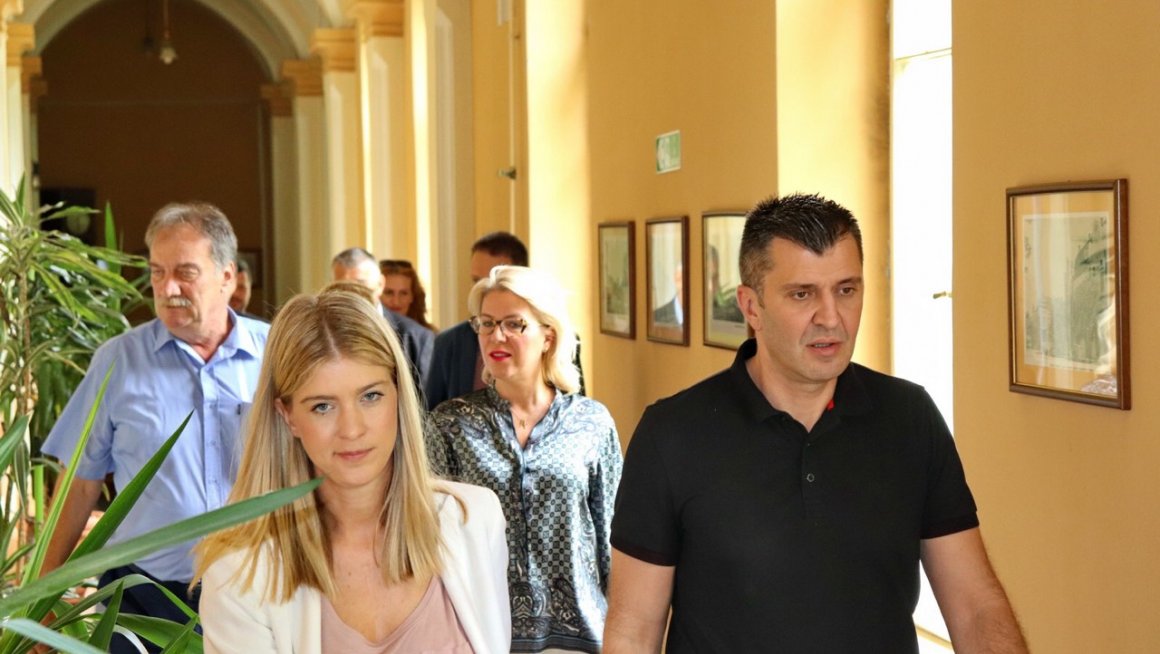 Министар Ђорђевић посетио Центар за социјали рад у Апатину