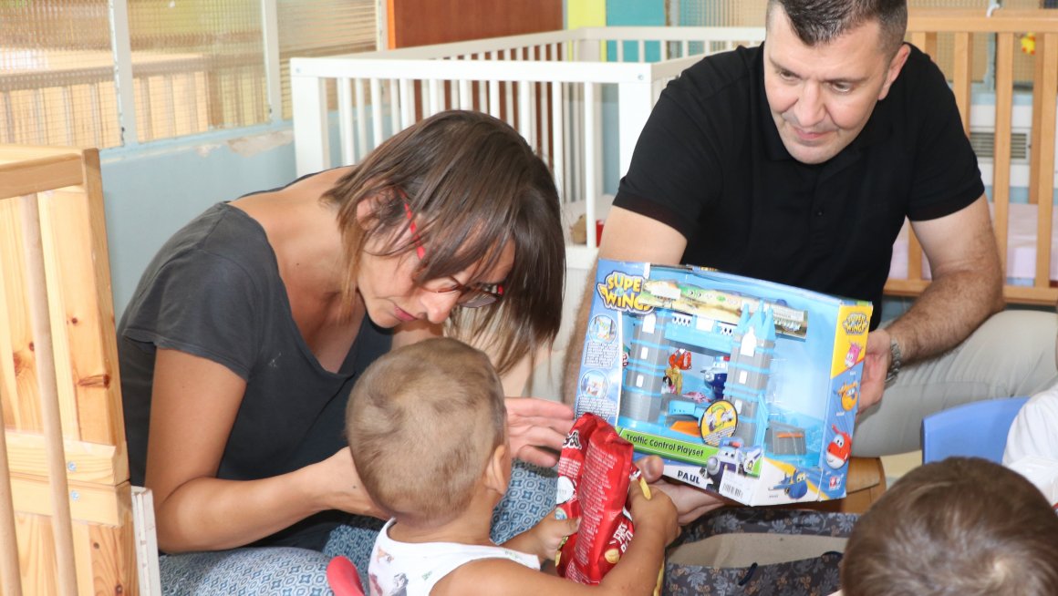 Министар Ђорђевић обишао напуштено дете из Вишњице