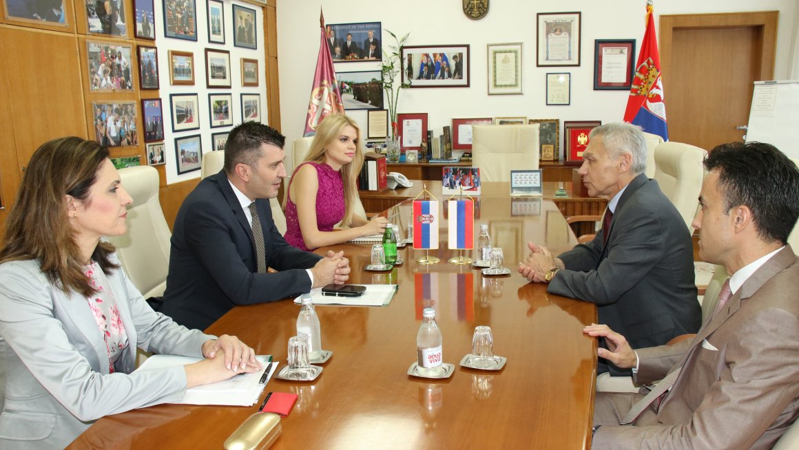 Министар Ђорђевић са новопостављеним амбасадором Русије Харченком о пријатељским односима са Србијом