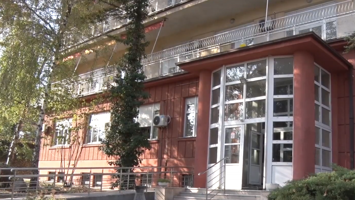 Медицинској сестри - васпитачу Ђ.А. из Звечанске упућено Упозорење на постојање разлога за отказ Уговора о раду