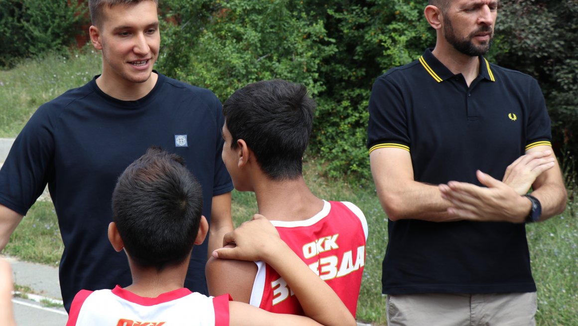 Деца из Дома Јован Јовановић Змај добила сезонске карте за кошаркашке утакмице Партизана