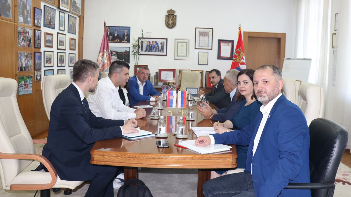 Министар Ђорђевић и амбасадор Харченко о организацији међународне конференције Бесмртни пук