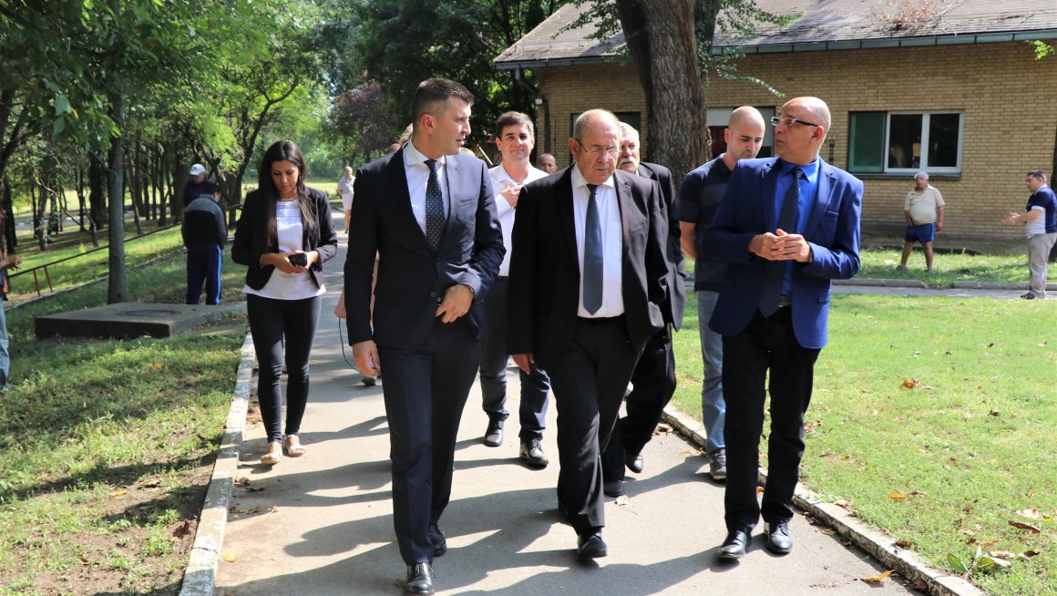 Министар Ђорђевић обишао Дом за лица ометена у менталном развоју „Отхон“ Стара Моравица