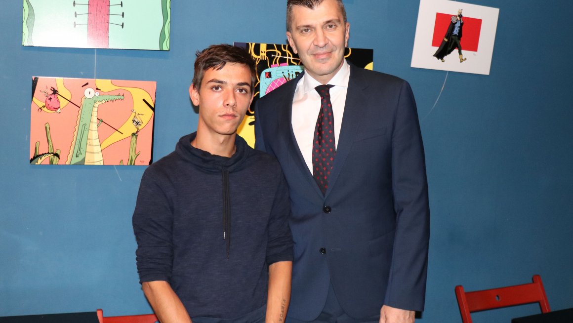 Министар Ђорђевић посетио социјално предузеће „Кафе бар 16“ који радно ангажује бивше кориснике Свратишта за децу