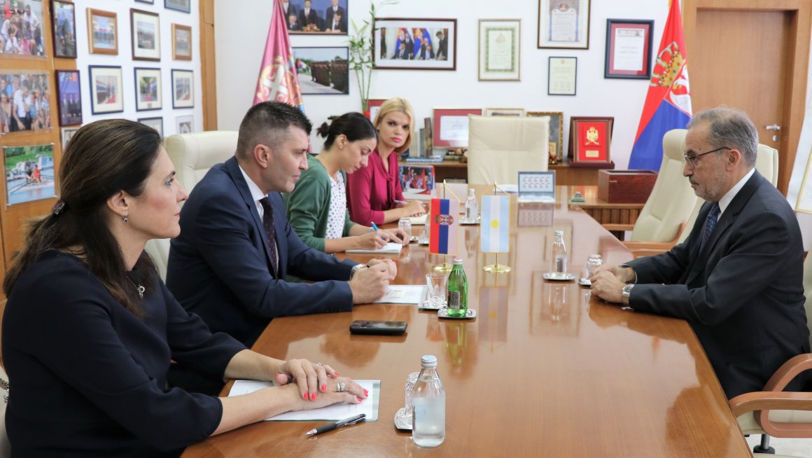 Министар Ђорђевић разговарао са амбасадором Аргентине Естанислаом Завелсом